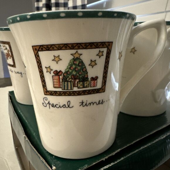 Mikasa Christmas Wish Santa Cappuccino Mugs Cups HK713 Set of 4 in Original Box - Picture 2 of 8